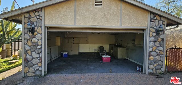 1393 N Navarro Avenue, Pasadena CA: https://media.crmls.org/mediaz/7f28cdad-b31d-401f-88b2-39a41aa4f331.jpg