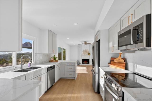 4060 Rosarita Dr, La Mesa CA: https://media.crmls.org/mediaz/7f28f33f-6e5d-4a3e-8780-a9fe1ddc9dc1.jpg