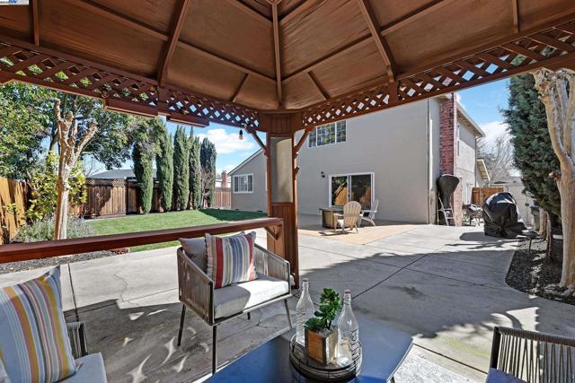 3641 Shenandoah Ct, Pleasanton CA: https://media.crmls.org/mediaz/7f28f5ab-74e1-49db-9246-178c1cf8a440.jpg