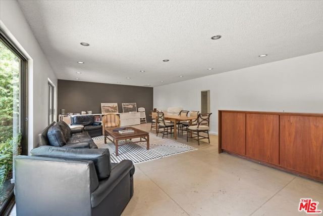 80 S Grand Avenue, Pasadena CA: https://media.crmls.org/mediaz/7f29067b-67f5-4954-9507-94c54138f52d.jpg