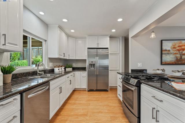 2682 Pickfair Ln, Livermore CA: https://media.crmls.org/mediaz/7f296925-f2dd-491d-97b6-34a45c91c340.jpg