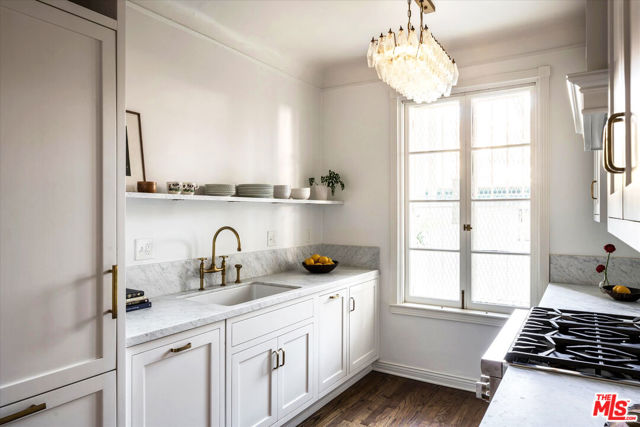 1416 Havenhurst Drive, West Hollywood CA: https://media.crmls.org/mediaz/7f29fbb2-5d80-4d5e-bd48-3615dd33bf3e.jpg