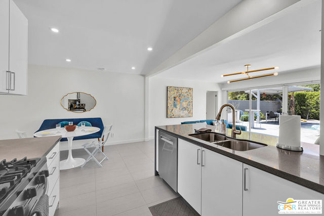 587 N Calle Marcus, Palm Springs CA: https://media.crmls.org/mediaz/7f2a1800-55c4-44c2-8396-62adf6f3c23d.jpg