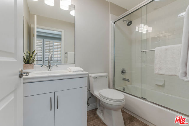 7100 Playa Vista Drive, Playa Vista CA: https://media.crmls.org/mediaz/7f2a3ea6-3999-4cb1-ba7d-5d2f9d212052.jpg