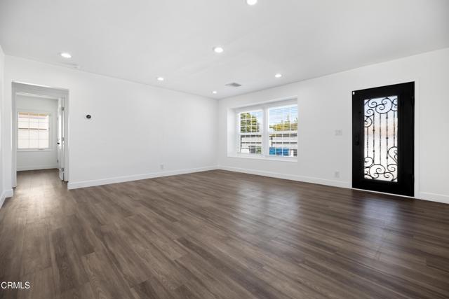 7637 Radford Avenue, North Hollywood CA: https://media.crmls.org/mediaz/7f2a4bee-334d-4c37-81a6-8319c67d54e2.jpg