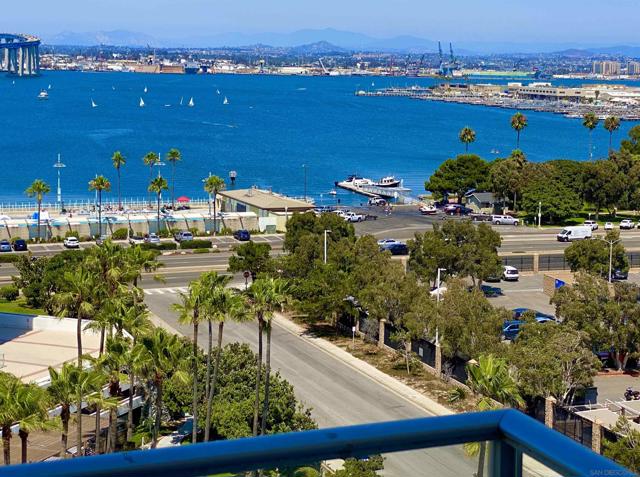 1830 Avenida Del Mundo, Coronado CA: https://media.crmls.org/mediaz/7f2a5982-86d7-4fa7-a936-8fb9ce65ffc9.jpg