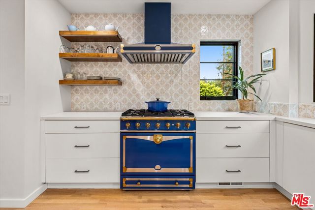 305 E Islay Street, Santa Barbara CA: https://media.crmls.org/mediaz/7f2b0c0f-5cf6-4844-a681-78df151fe873.jpg