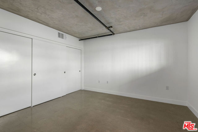 1250 N Fairfax Avenue, West Hollywood CA: https://media.crmls.org/mediaz/7f2b4316-31dc-4d1f-ae08-5245121d2cf7.jpg