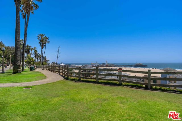 222 7th Street, Santa Monica CA: https://media.crmls.org/mediaz/7f2bad65-cce2-46df-b5fb-d0c1700c2c64.jpg