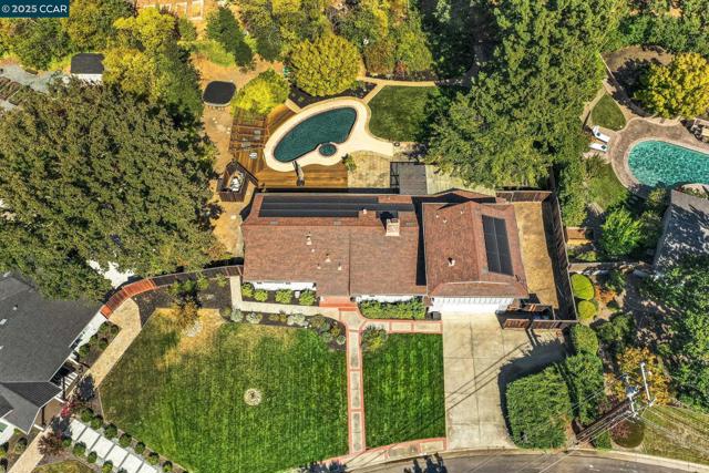 240 CASTLE GLEN ROAD, Walnut Creek CA: https://media.crmls.org/mediaz/7f2c6b15-96f5-49a6-88b5-541451b5cedd.jpg