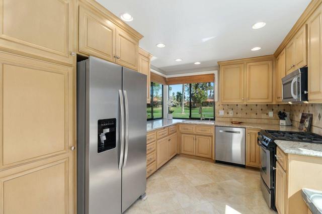 26 Majorca Drive, Rancho Mirage CA: https://media.crmls.org/mediaz/7f2c7269-e917-475b-8ddc-d4ed6a23844a.jpg