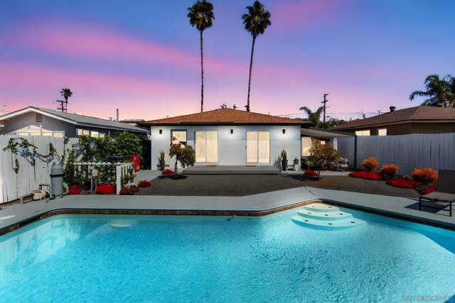 2702 Ridge View Dr, San Diego CA: https://media.crmls.org/mediaz/7f2d0065-7ccb-482c-b017-49dd5af3c50c.jpg
