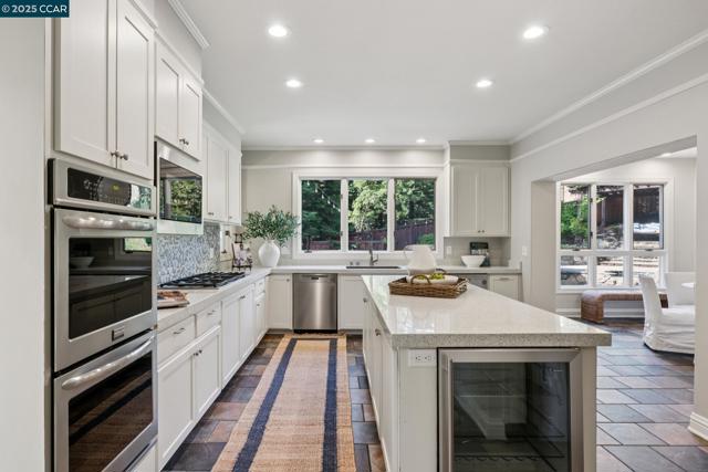 3238 Greenhills Drive, Lafayette CA: https://media.crmls.org/mediaz/7f2d5f31-af4a-4824-9ff2-c519fe7af685.jpg