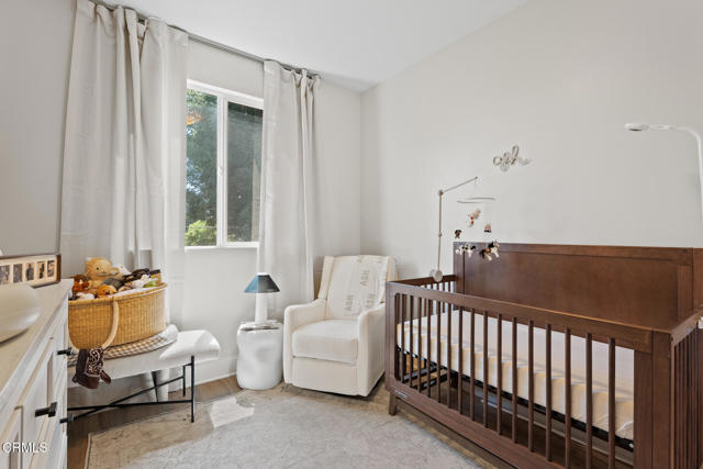 5664 Hazeltine Avenue, Sherman Oaks CA: https://media.crmls.org/mediaz/7f2d970a-b15d-4908-b483-875466968b14.jpg