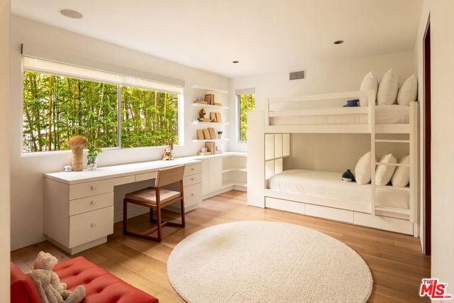 562 Stassi Lane, Santa Monica CA: https://media.crmls.org/mediaz/7f2dd069-9382-4a0f-a832-f6a08206aded.jpg