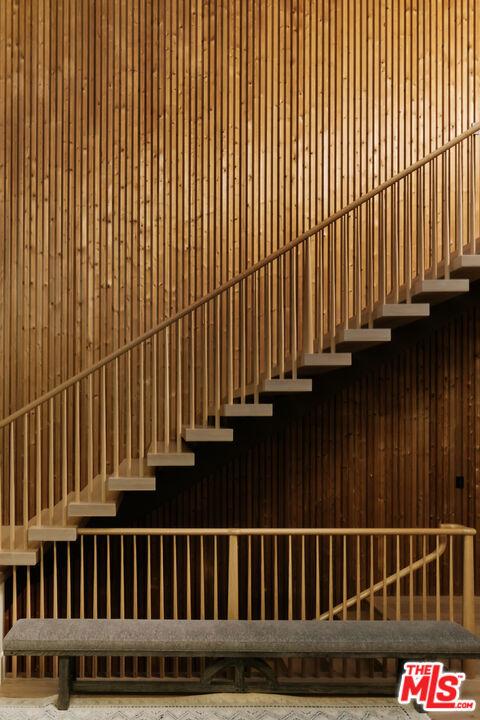 https://media.crmls.org/mediaz/7f2dd318-22a2-4933-9d52-f980d0aa823c.jpg?preset=X-Large