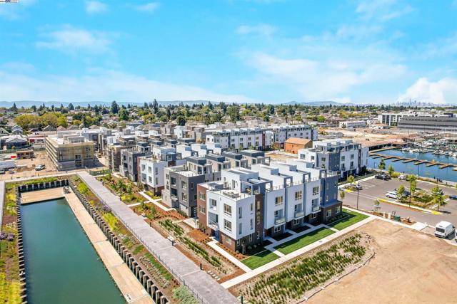 2388 Stanford Street, Alameda CA: https://media.crmls.org/mediaz/7f2ee25f-b1fd-484f-95c6-2728e634a69e.jpg