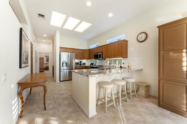 78325 Cloveridge Way, Palm Desert CA: https://media.crmls.org/mediaz/7f2f02d8-0bfa-4ac5-897a-250c52db2365.jpg