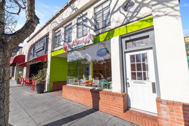 9 Mayflower Lane, San Carlos CA: https://media.crmls.org/mediaz/7f2f0e28-33e6-40ce-a914-c68eee86308c.jpg