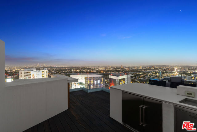 1377 Miller Place, Los Angeles CA: https://media.crmls.org/mediaz/7f2f1024-73b3-4af4-9b2c-d1e6a701f873.jpg