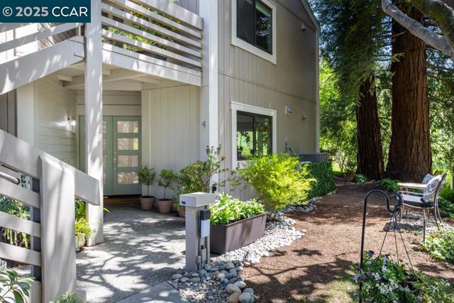 644 Terra Calif Dr, Walnut Creek CA: https://media.crmls.org/mediaz/7f2f443c-e520-474e-a7f5-de455d9eb4a0.jpg