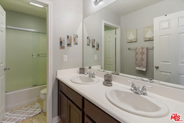 Image 19 of 39 For 7915 Saddletree Court