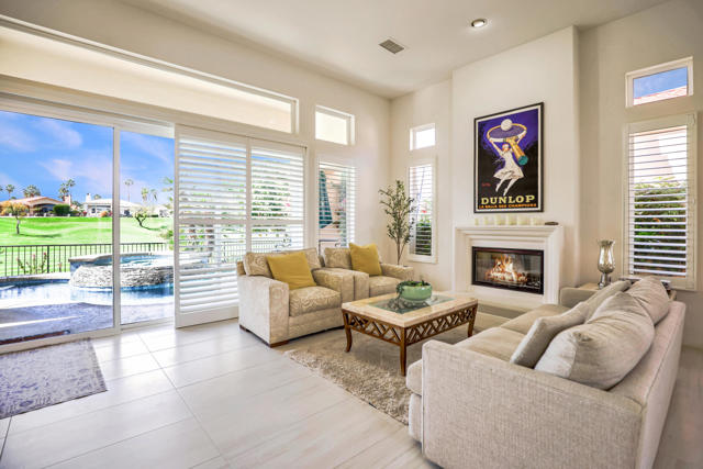 371 Tomahawk Drive, Palm Desert CA: https://media.crmls.org/mediaz/7f2ff611-777f-4d53-bd5e-c40d8ed222cf.jpg
