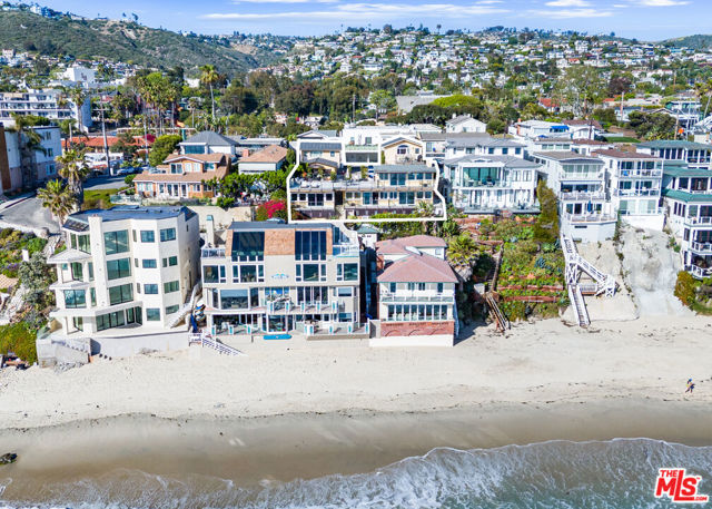 729 Ocean Front, Laguna Beach CA: https://media.crmls.org/mediaz/7f306391-1af4-4bc9-8227-225a7de1b663.jpg