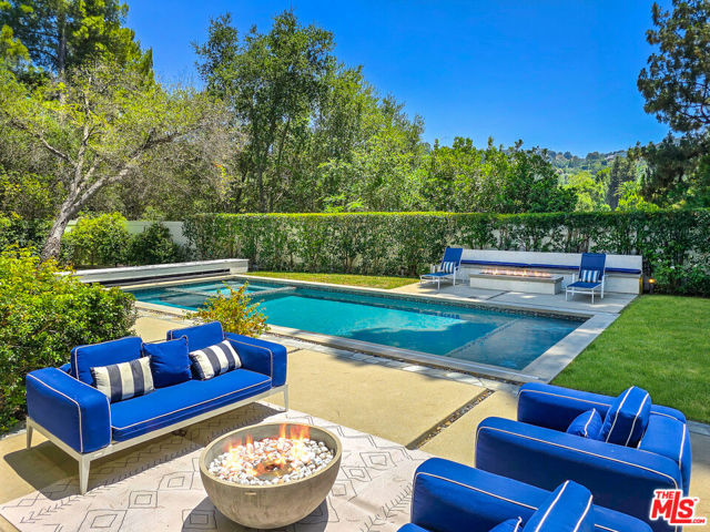 3815 Valley Meadow Road, Encino CA: https://media.crmls.org/mediaz/7f3081a9-9c6d-49bb-bac7-feec99f26fe0.jpg
