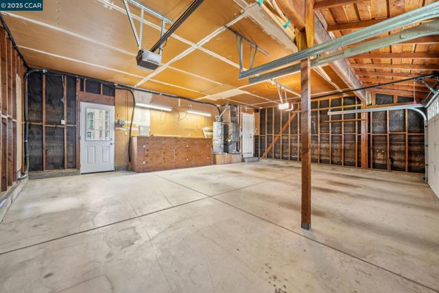 3245 Newport Court, Walnut Creek CA: https://media.crmls.org/mediaz/7f30cde2-7444-4bec-b862-5ef9250d2a48.jpg
