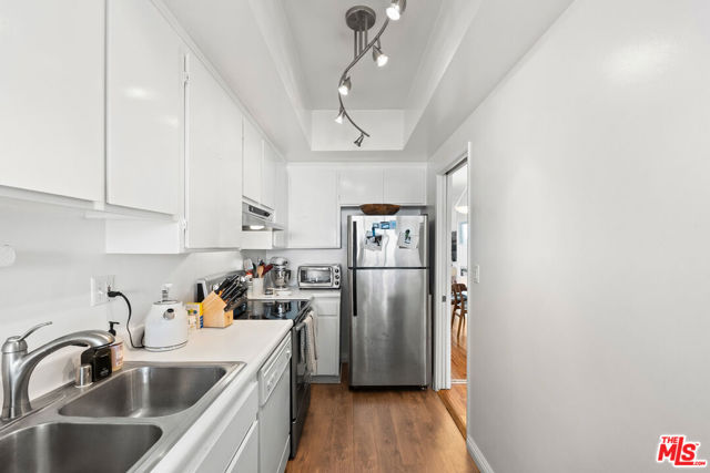 900 Euclid Street, Santa Monica CA: https://media.crmls.org/mediaz/7f30d5a3-40e9-444a-ba5e-a89af3668309.jpg