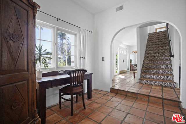 6855 Dume Drive, Malibu CA: https://media.crmls.org/mediaz/7f311989-233f-4e14-9f8e-d8c94ed83bc5.jpg