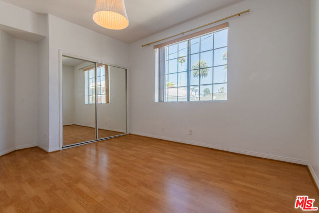 458 N Oakhurst, Beverly Hills CA: https://media.crmls.org/mediaz/7f316bf8-2bd4-421d-b905-4baf470a6748.jpg