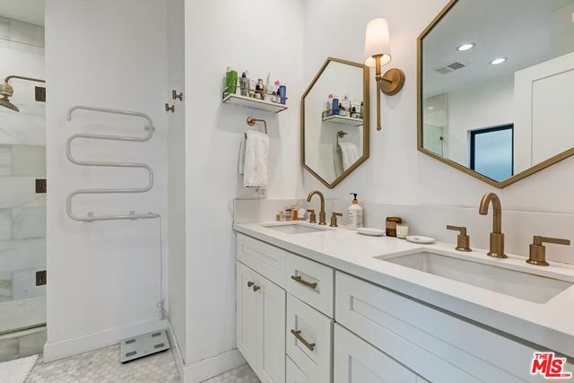 1131 12th Street, Santa Monica CA: https://media.crmls.org/mediaz/7f318348-ae44-4b0a-a5c8-e6214201dde8.jpg