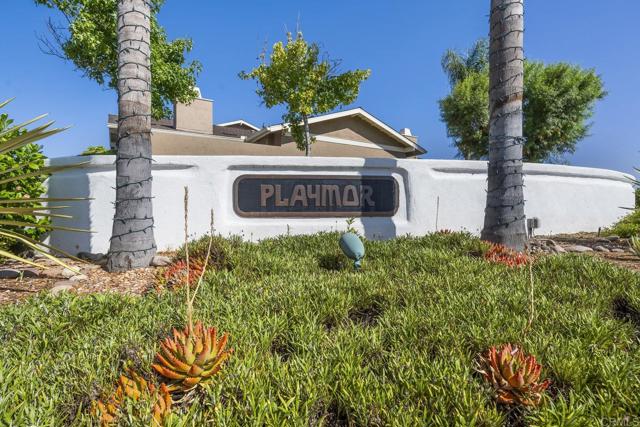 11883 Timaru Way, San Diego CA: https://media.crmls.org/mediaz/7f31b20d-5e42-4296-9565-f969a662e013.jpg