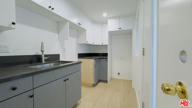 1732 Crenshaw Boulevard, Los Angeles CA: https://media.crmls.org/mediaz/7f3204a9-57e6-4e89-a411-469dc9edfa21.jpg