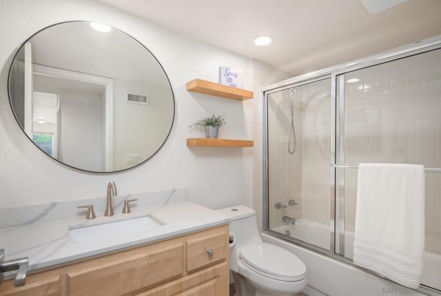 13358 Twin Circle Ct, Poway CA: https://media.crmls.org/mediaz/7f32680a-cd63-4d77-899d-d46a1f716aae.jpg