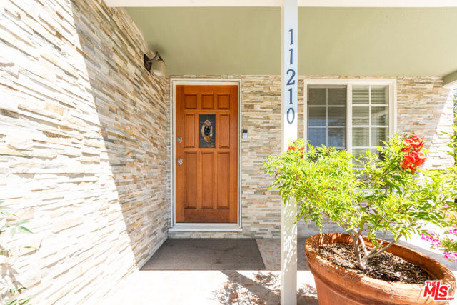 11210 Mcdonald Street, Culver City CA: https://media.crmls.org/mediaz/7f326cfb-f25c-4883-9f6e-b22b1b1f25a2.jpg
