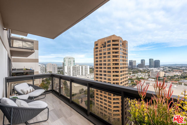 10445 Wilshire Boulevard, Los Angeles CA: https://media.crmls.org/mediaz/7f32aabf-3b47-416b-9787-87c97ffcf124.jpg