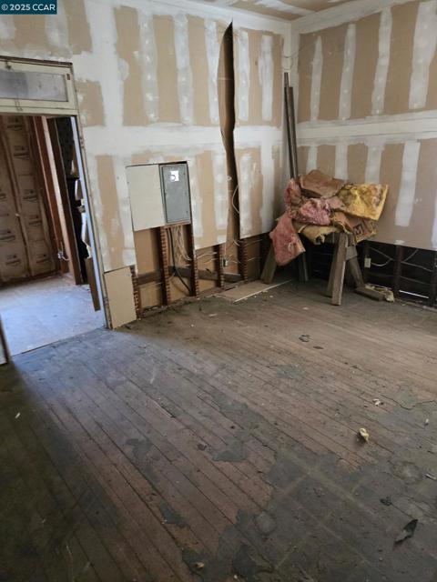 151 S 3Rd Ave, Oakdale CA: https://media.crmls.org/mediaz/7f32ddab-ac46-4dd8-92cf-3a88907d51e5.jpg