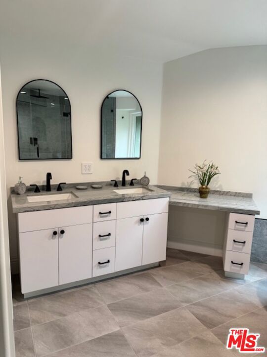 4929 Lakeview Canyon Road, Westlake Village CA: https://media.crmls.org/mediaz/7f32eead-f49b-4a29-84c5-3bce4059d762.jpg