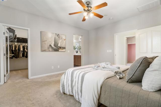 215 W Santa Cruz Way, Mountain House CA: https://media.crmls.org/mediaz/7f32ff3c-808a-46f9-b7b8-acef68270abb.jpg