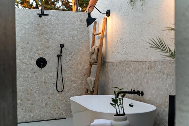 1170 Rancho Encinitas Dr, Encinitas CA: https://media.crmls.org/mediaz/7f330ea3-21a9-4106-a48a-383958766659.jpg