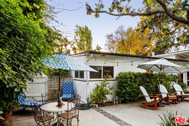 5940 Varna Avenue, Valley Glen CA: https://media.crmls.org/mediaz/7f339433-d054-48c5-8761-8fc6df69fc61.jpg
