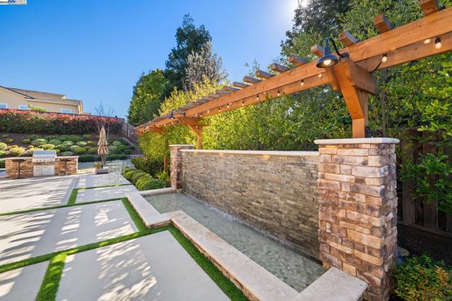 2135 Terra Bella Ct, Livermore CA: https://media.crmls.org/mediaz/7f33c74f-4024-4336-913c-05221d5b3fe3.jpg