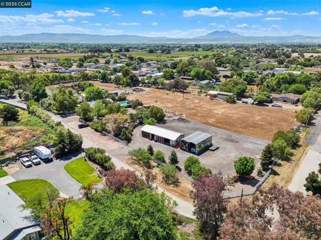 91 Lozoya Way, Oakley CA: https://media.crmls.org/mediaz/7f33df35-eb00-4113-93a0-44f8327bc994.jpg