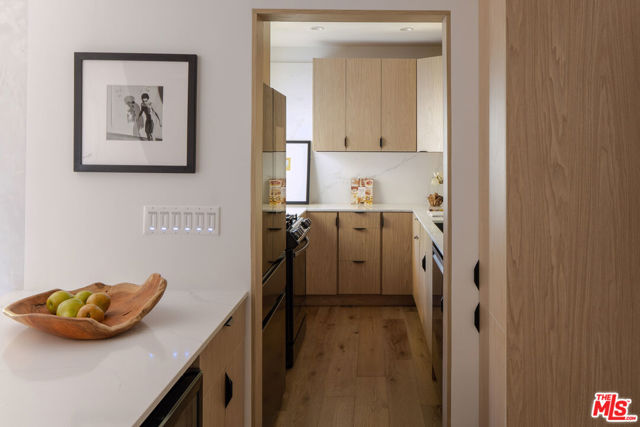 1233 N Laurel Avenue, West Hollywood CA: https://media.crmls.org/mediaz/7f345c63-ab17-4e18-9ef7-50f50b17a8a4.jpg