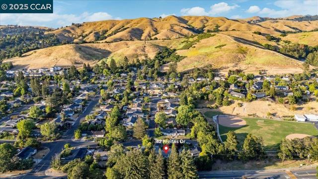 42 Freitas Dr, Moraga CA: https://media.crmls.org/mediaz/7f35456b-41d7-4318-8fc5-2ad97c6fa21e.jpg