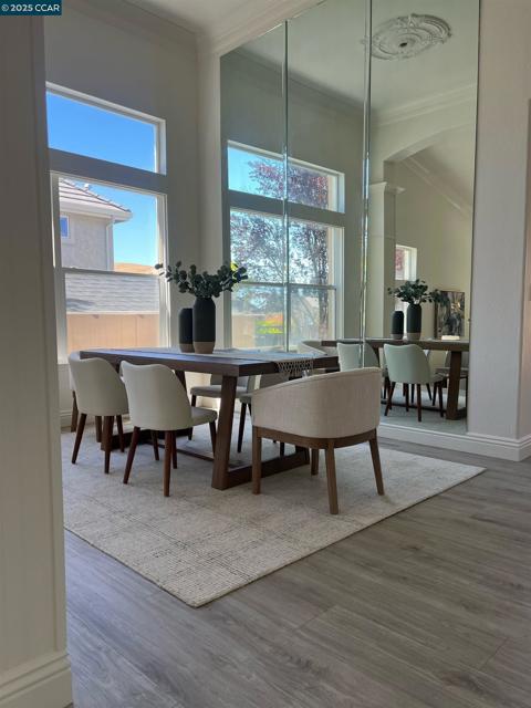 1023 Pebble Beach Dr, Clayton CA: https://media.crmls.org/mediaz/7f35b040-ef19-47d6-b1e0-0def5e939f01.jpg