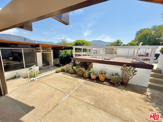 8554 Day Street, Sunland CA: https://media.crmls.org/mediaz/7f35ee39-6b61-455f-a86a-72117fefd8df.jpg
